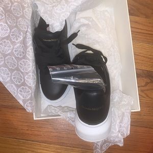 Gently worn Alexander McQueen. 100% authentic! Missing Insoles. Worn 3x